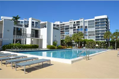 1000 Parkview Dr #426, Hallandale Beach, FL 33009 - Photo 9