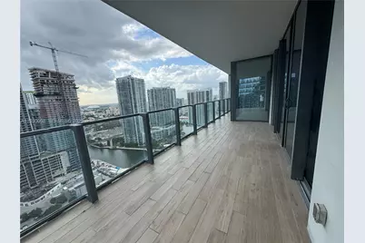 68 SE 6th St #3002, Miami, FL 33131 - Photo 5