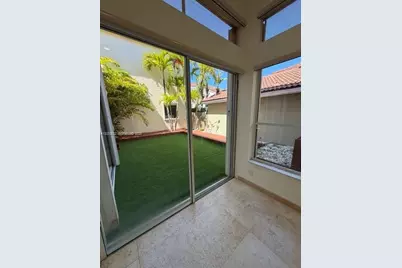 1125 Satinleaf St, Hollywood, FL 33019 - Photo 9