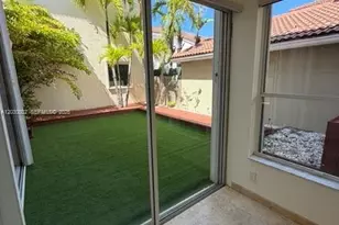 1125 Satinleaf St, Hollywood, FL 33019 - Photo 9