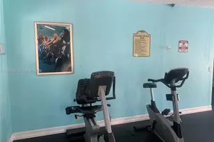 18051 NW 68th Ave, Hialeah, FL 33015 - Photo 17