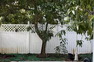 136 Hidden Ct Rd, Hollywood, FL 33023 - Photo 9