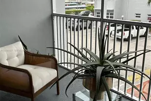 215 SE 3rd Ave, Hallandale Beach, FL 33009 - Photo 17