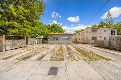 1035 NW 4th St, Miami, FL 33128 - Photo 3