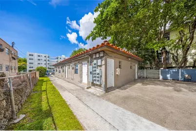 1035 NW 4th St, Miami, FL 33128 - Photo 5