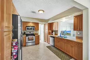 1825 NE 187th St, Miami, FL 33179 - Photo 11