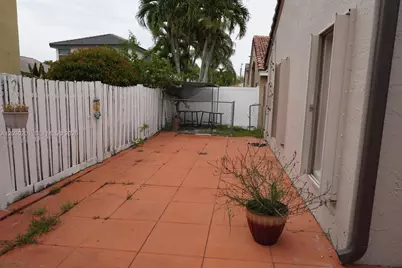 2010 NW 182nd Ter, Pembroke Pines, FL 33029 - Photo 9