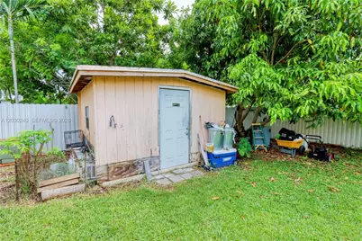 15825 SW 305th Ter, Homestead, FL 33033 - Photo 13