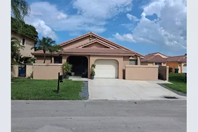 17531 NW 62nd Pl N, Hialeah, FL 33015 - Photo 1