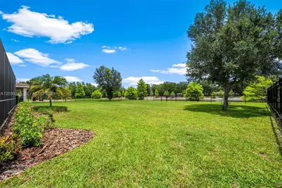 17425 Varona Pl, Lutz, FL 33548 - Photo 97