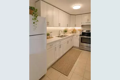 10000 NW 80th Ct #2324, Hialeah Gardens, FL 33016 - Photo 3