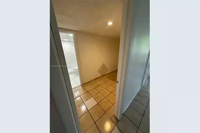 10000 NW 80th Ct #2324, Hialeah Gardens, FL 33016 - Photo 15