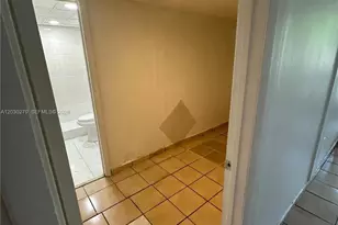 10000 NW 80th Ct, Hialeah Gardens, FL 33016 - Photo 15