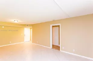 5721 Riverside Dr, Coral Springs, FL 33067 - Photo 9