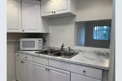 2815 NE 201st Ter #L220, Aventura, FL 33180 - Photo 1