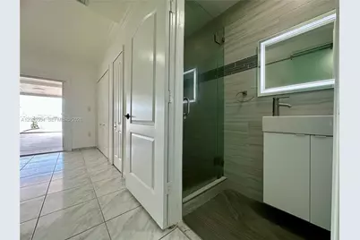 9837 W Okeechobee Rd #805, Hialeah Gardens, FL 33016 - Photo 11