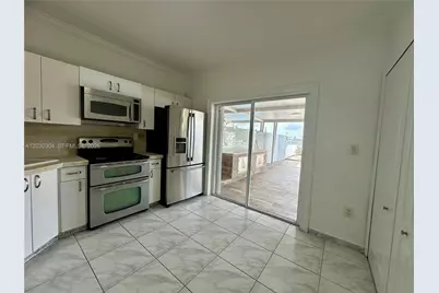 9837 W Okeechobee Rd #805, Hialeah Gardens, FL 33016 - Photo 5
