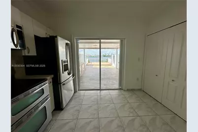 9837 W Okeechobee Rd #805, Hialeah Gardens, FL 33016 - Photo 9