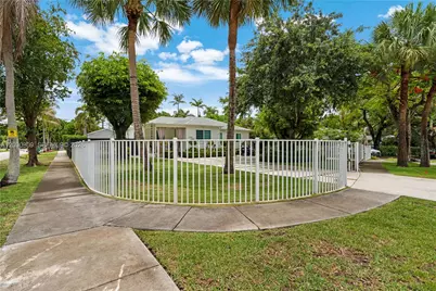 5785 SW 46th Ter, Miami, FL 33155 - Photo 9