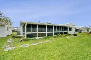 240 NW 25th Ct, Pompano Beach, FL 33064 - Photo 25