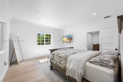 5236 Pine Tree Dr, Miami Beach, FL 33140 - Photo 37