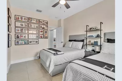 8052 NW 161st Ter, Miami Lakes, FL 33016 - Photo 37