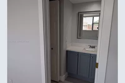 1300 NW 122nd Ter, Pembroke Pines, FL 33026 - Photo 17