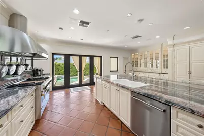 5860 Pine Tree Dr, Miami Beach, FL 33140 - Photo 9