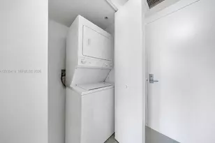 92 SW 3rd St, Miami, FL 33130 - Photo 11