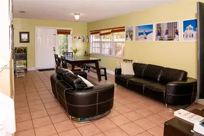 7081 SW 158th Ct, Miami, FL 33193 - Photo 5