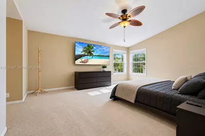 1021 NW 185th Ter, Pembroke Pines, FL 33029 - Photo 13