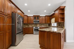 1021 NW 185th Terrace, Pembroke Pines, FL 33029 - Photo 3