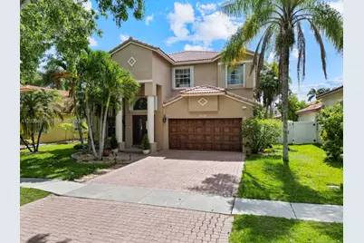 1021 NW 185th Ter, Pembroke Pines, FL 33029 - Photo 1
