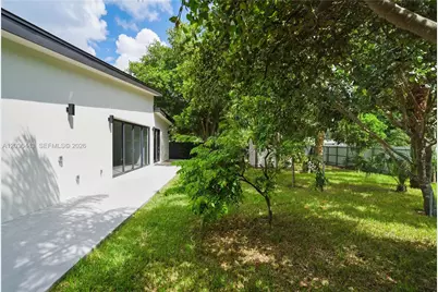 131 Miami Gardens Rd, West Park, FL 33023 - Photo 31