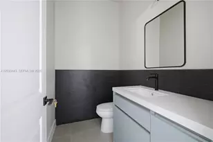 131 Miami Gardens Rd, West Park, FL 33023 - Photo 23