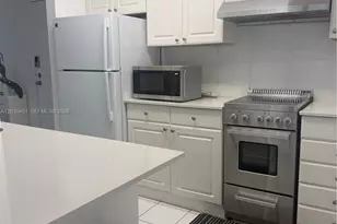 1390 Ocean Dr, Miami Beach, FL 33139 - Photo 17