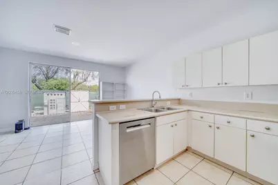 27240 SW 138th Path, Homestead, FL 33032 - Photo 11