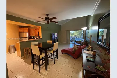 9711 Fontainebleau Blvd #D203, Miami, FL 33172 - Photo 3