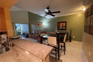 9711 Fontainebleau Blvd, Miami, FL 33172 - Photo 11
