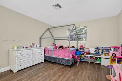 18240 NE 8th Ave, North Miami Beach, FL 33162 - Photo 29