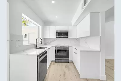 1905 Alamanda Dr, North Miami, FL 33181 - Photo 7