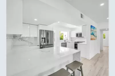 1905 Alamanda Dr, North Miami, FL 33181 - Photo 9
