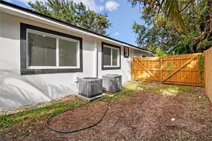 428 NW 97th St, Miami, FL 33150 - Photo 35