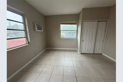 1420 NW 26th Ave #top, Miami, FL 33125 - Photo 3