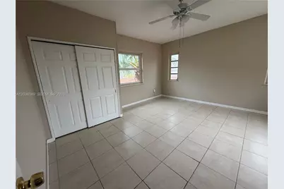 1420 NW 26th Ave #top, Miami, FL 33125 - Photo 5