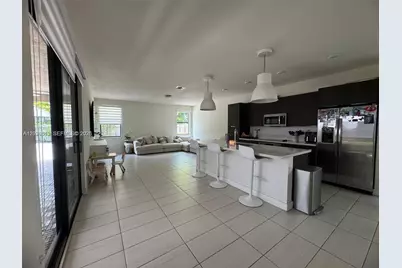 10240 NW 76th Ter, Doral, FL 33178 - Photo 5