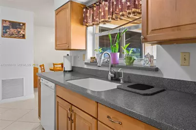 7617 NW 66th Ter, Tamarac, FL 33321 - Photo 15