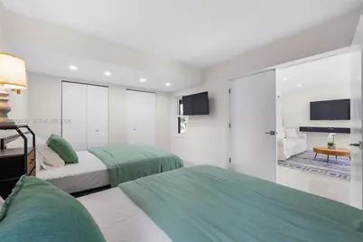 416 NE 29th St, Wilton Manors, FL 33334 - Photo 17