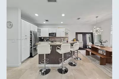 10718 NW 76th Ln, Doral, FL 33178 - Photo 9