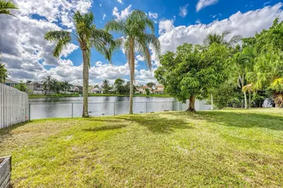 10791 SW 10th Pl #0, Davie, FL 33324 - Photo 15